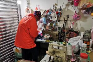 阿伶換拉鏈/修改衣服