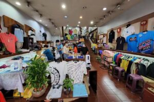 愛一男飾學生服商行