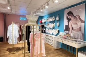 AOR MORE小巨蛋預約型試衣間/無鋼圈內衣wireless bra/睡衣pajamas