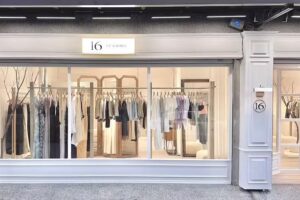 C.C16 韓國正韓女裝服飾（近sogo百貨旁）門口有提供車位