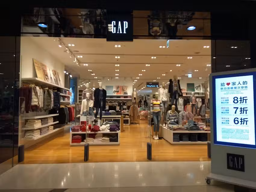GAP 高雄夢時代店