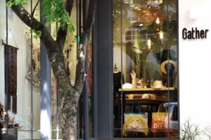 Gather 拾集《精品服飾店》松山區精選織品｜歐系配件｜編織包｜圍巾｜絲巾｜包包