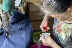 明新百貨行（學生服專賣）寶珍香隔壁