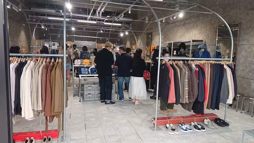 plain-me 台中港三井OUTLET 品牌服裝第一站