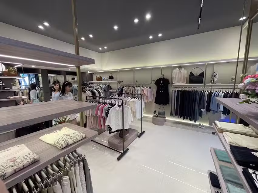 裘利安 JULIEAN 林口民富店