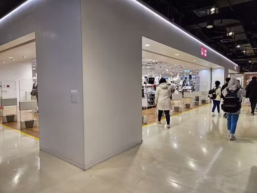 UNIQLO 桃園遠東百貨店