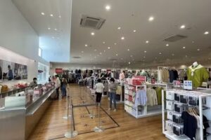UNIQLO 雲林斗六大學路店