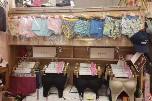 玉米童裝＆KISSY RUWEN 內衣專賣店-代售軍功國小制服.建功國小制服.東山國中制服