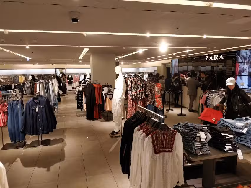 ZARA 台北統領店