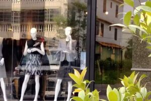 鎮衣店（仁武門市）